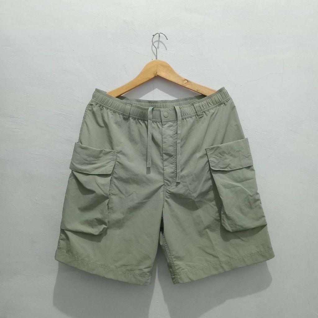 Celana pendek uniqlo cargo