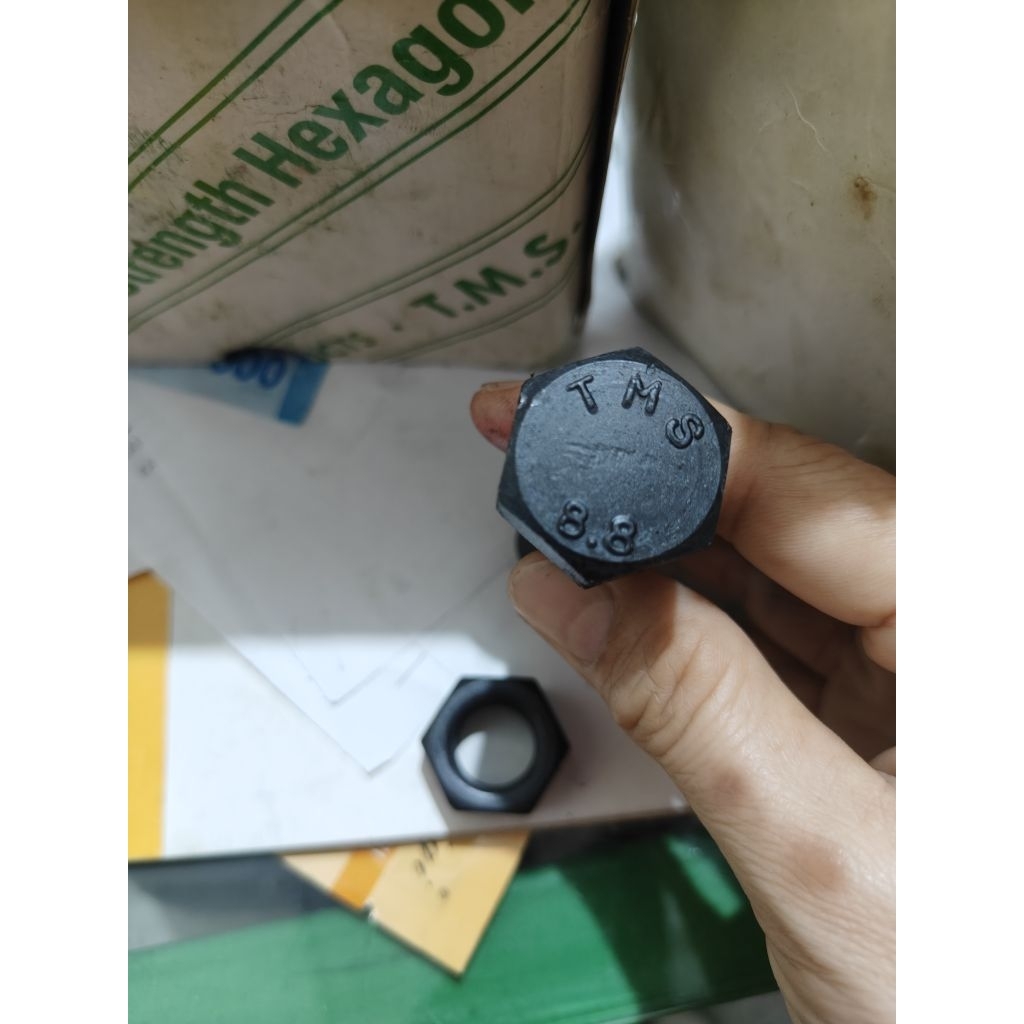 baut mur baja drat halus m16x70 kunci 24 8.8 drat pitch 1.5 / baut baja + mur drat halus M16 x 70 / 