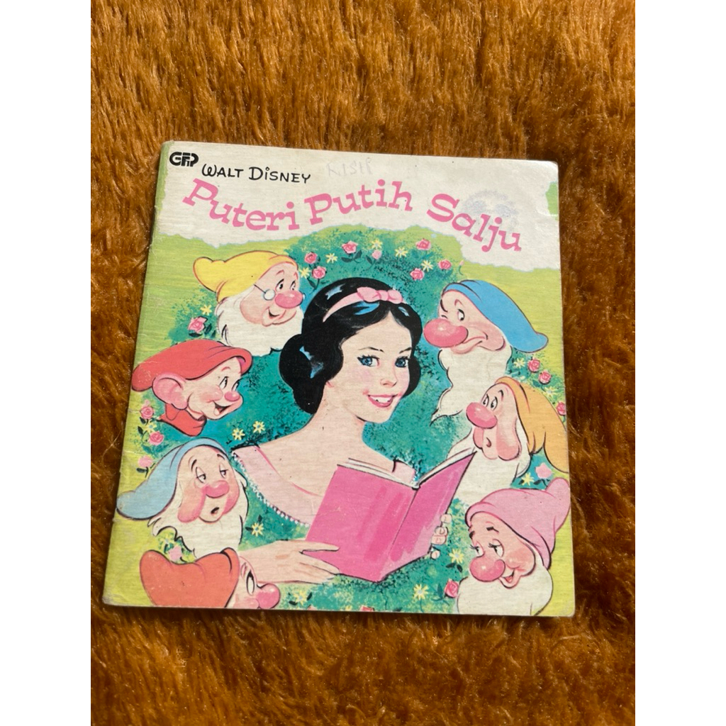 Buku Lawas Puteri Putih Salju