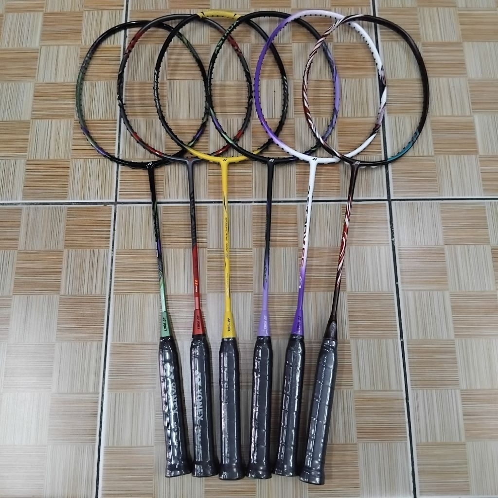 Raket Badminton Yonex Paket Komplit 26-28 Lbs