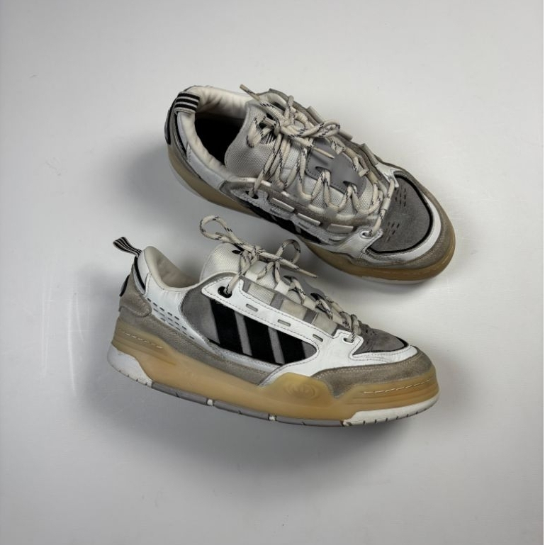 Sepatu Sneaker Pria Adi 2000