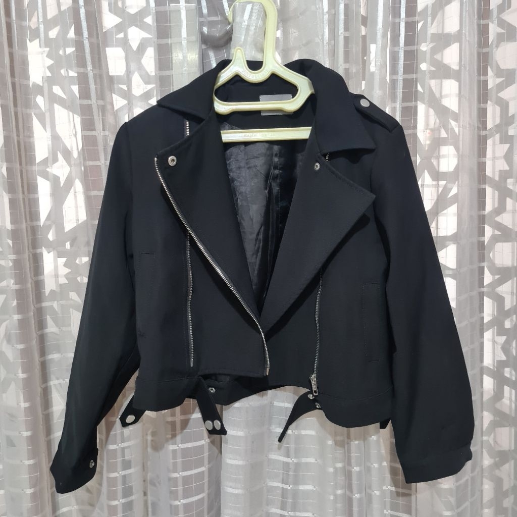 PL this is april jaket