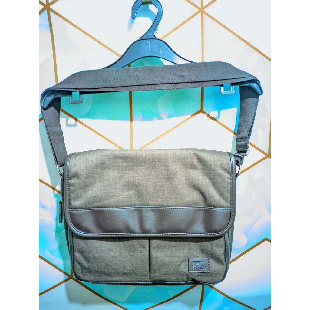 Tas selempang laki-laki