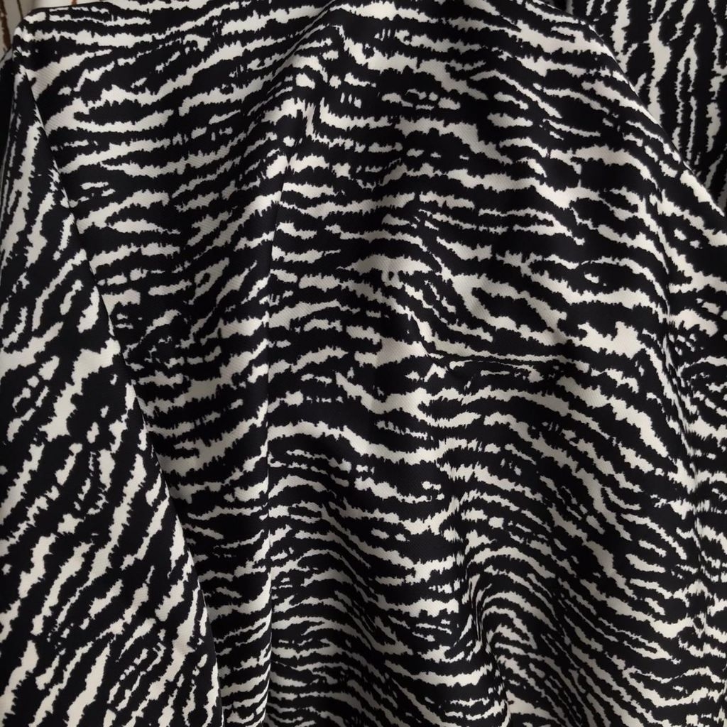 kain silk motif ~ kain silk premium motif zebra ~ kain silk sutra motif zebra hitam putih bnddd