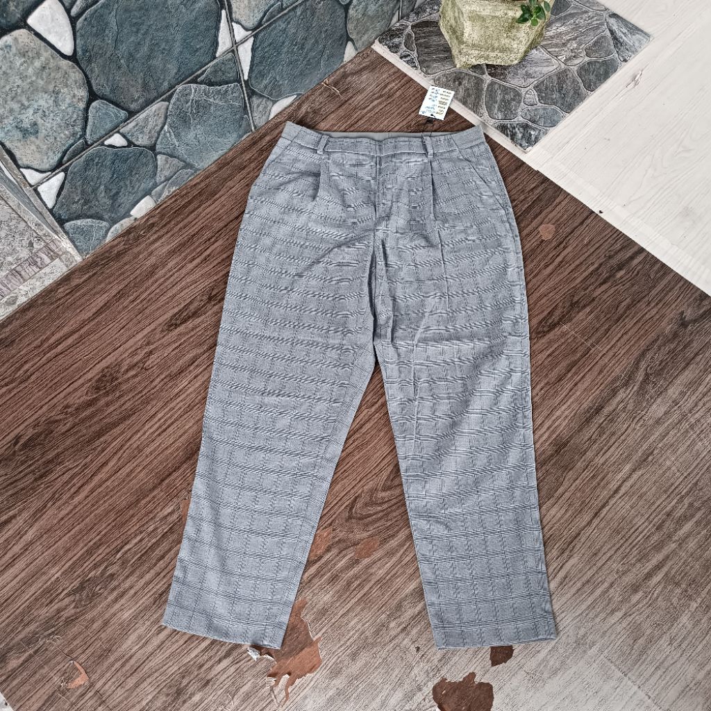 ankle pants uniqlo grey tartan cakepp ( sz 29 perhatikan pxl)