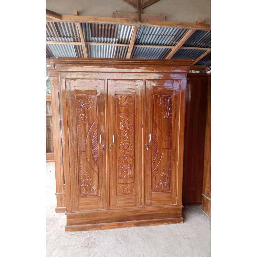 ALMARI PAKAIAN 3 PINTU KAYU JATI