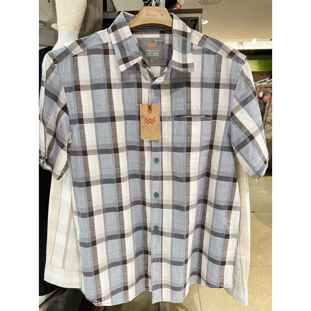 KEMEJA PRIA LENGAN PENDEK MOTIF WATCHOUT