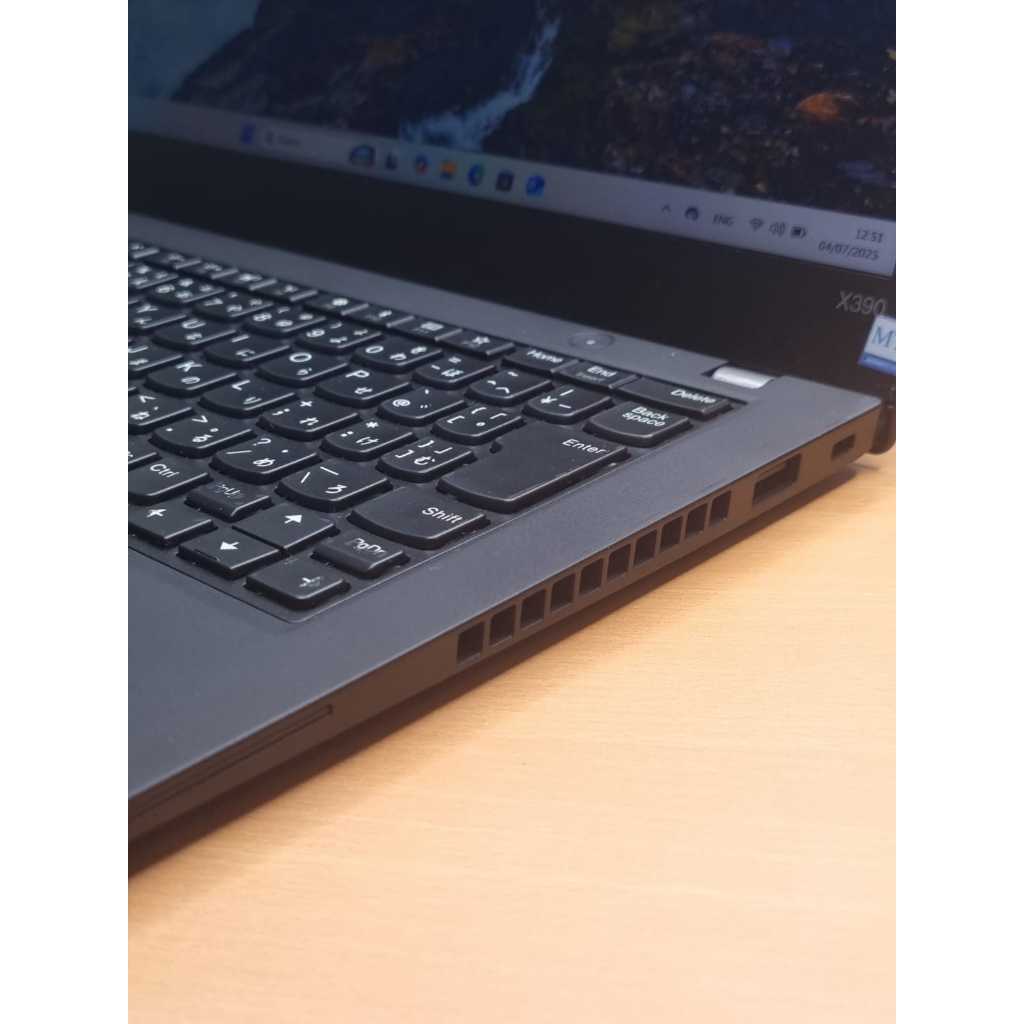 Lenovo Thinkpad X390 Core i5  Intel Core i5-8250U