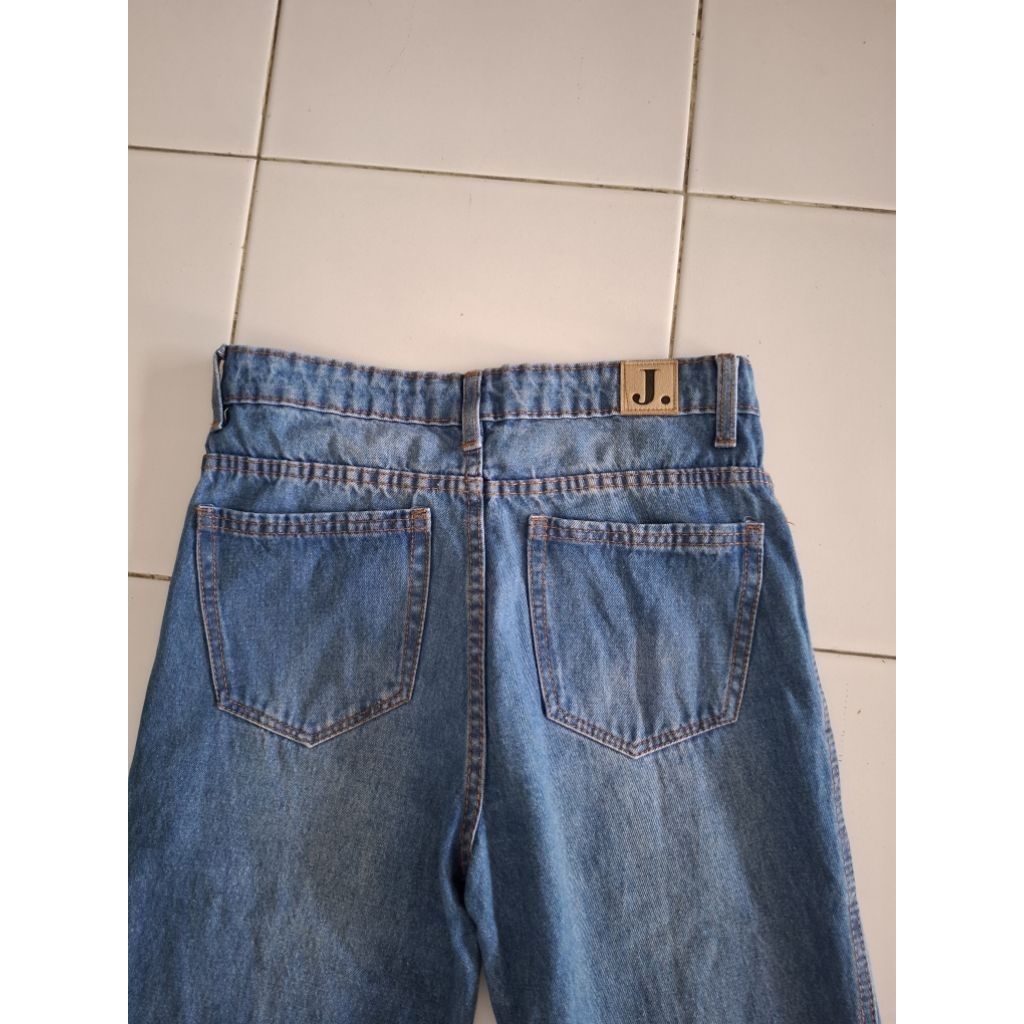 celana jiniso preloved