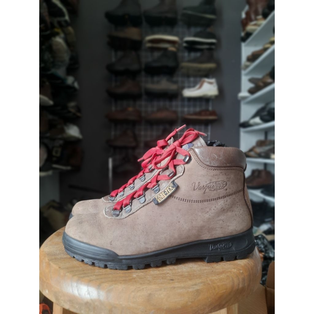 Sepatu boot hiking outdoor vintage VASQUE skywalk made in Italy size 42,5