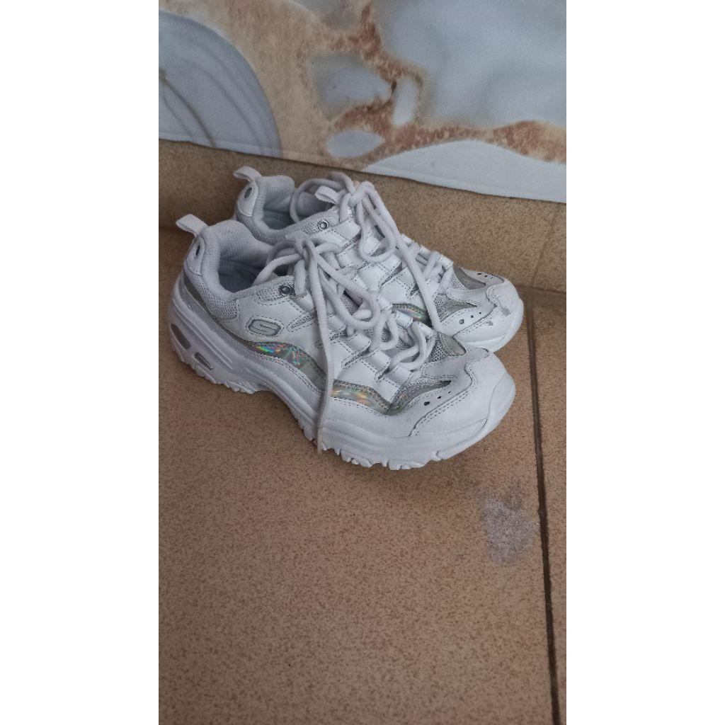 sepatu skecher