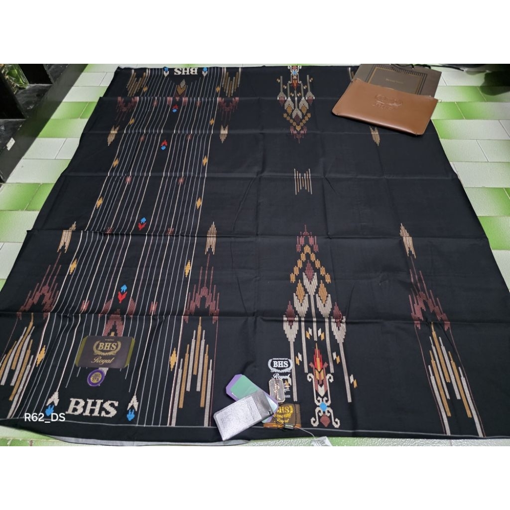 Sarung BHS Royal Mercerized Motif STB GOLD Hitam