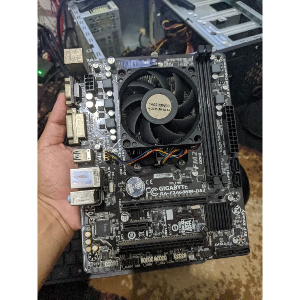 Paket Motherboard Processor, Gigabyte A68 + AMD A8 7600 Normal TANPA BACKPANEL