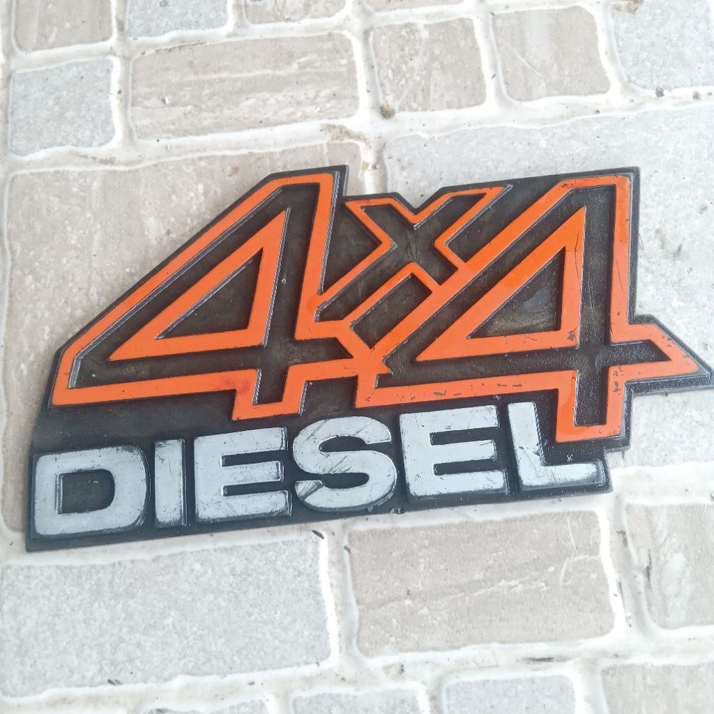 emblem pintu belakang daihatsu taft 4x4 emblem taft gt  4x4 ori