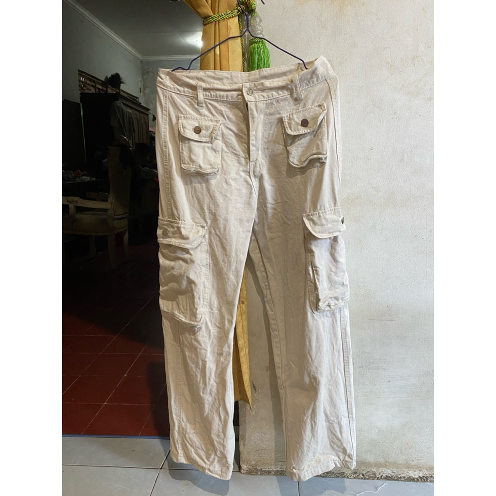 Celana cargo putih wanita