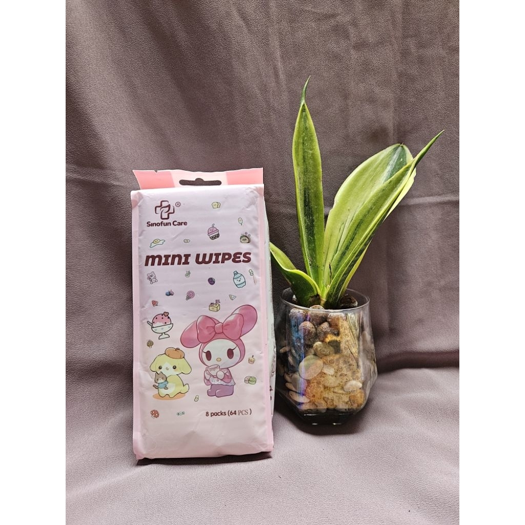Tisu Basah Mini 8 pcs Travel Wet Wipes Travel Wipes Mini Wipes Perlengkapan Travel Perlengkapan Perj