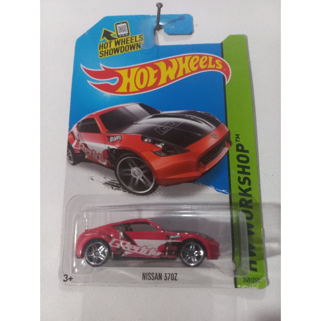 hotwheels nissan 370Z merah hitam