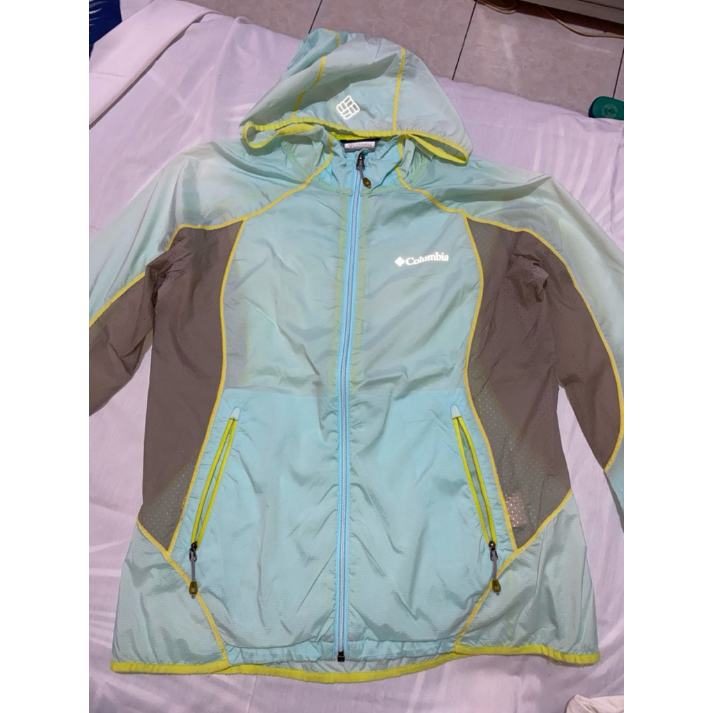 Preloved Jaket Olahraga Columbia