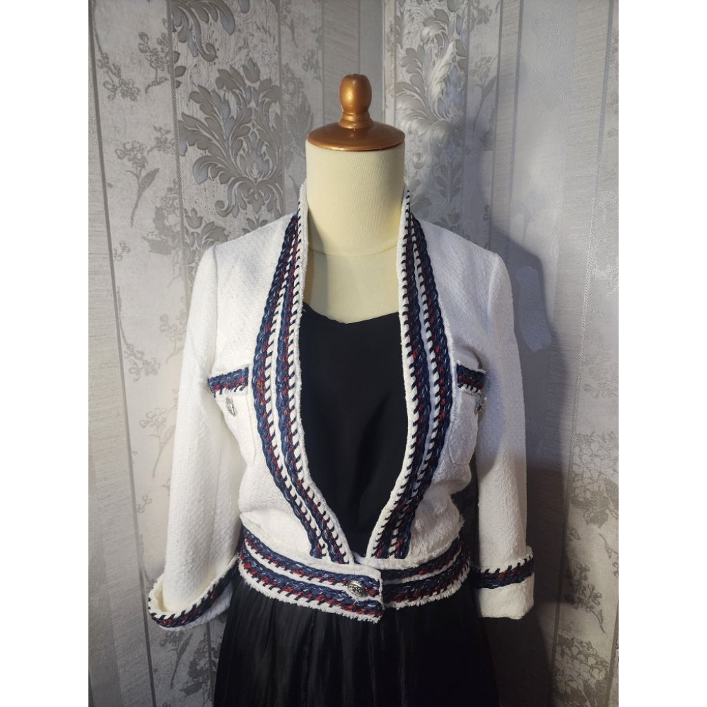 Blazer Crop Outer Tweed Putih Biru Merah