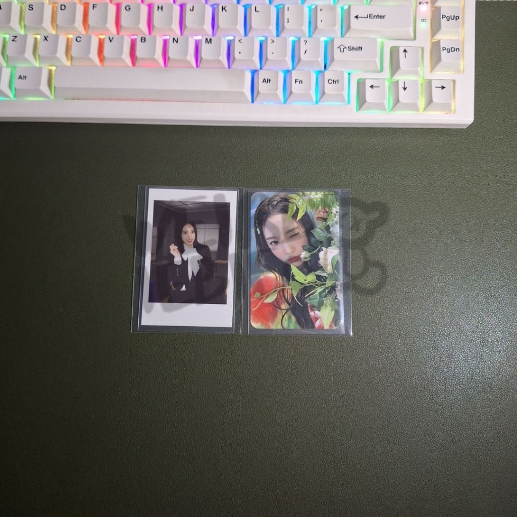 WEEEKLY OFFICIAL PHOTOCARD POLAROID WE ARE WE PLAY KR MUSIC SITES JO HYEWON ZOA