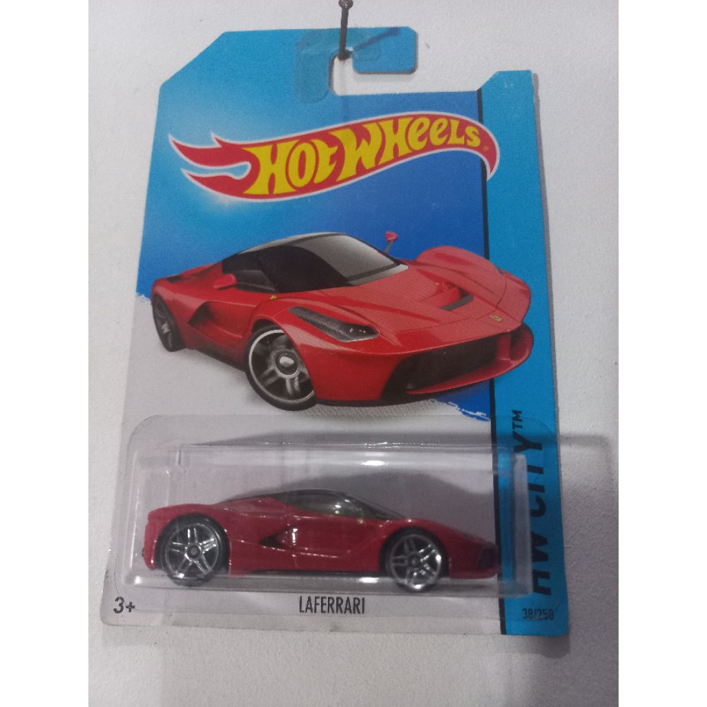 hotwheels LaFerrari merah