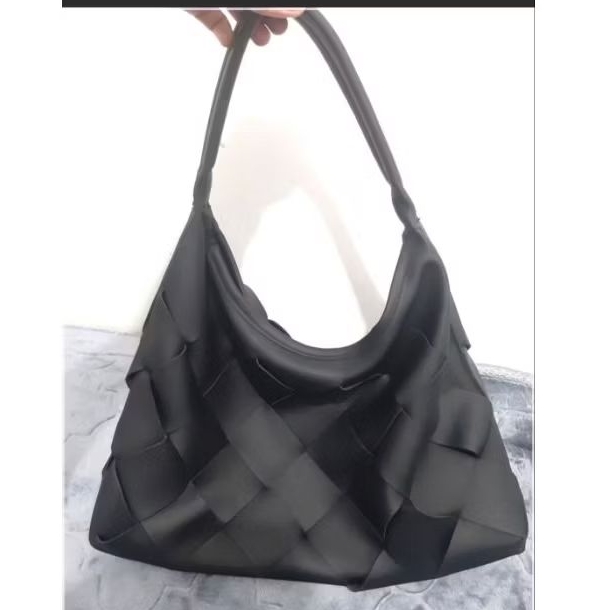 hobo bag berrybenka anyaman ala botega