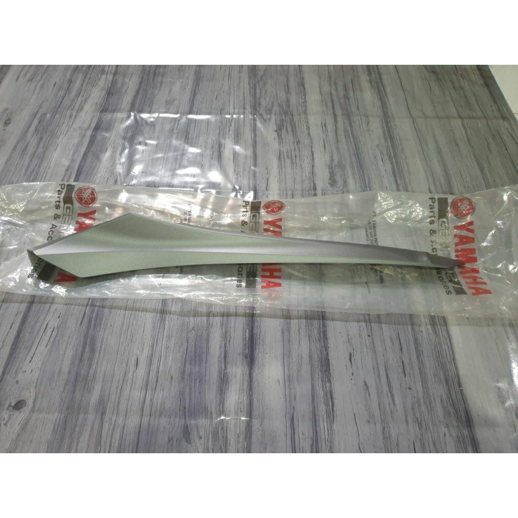 Mole Side Sirip Kiri Xmax X Max Abu Abu Doff B74-F171L-00-P0