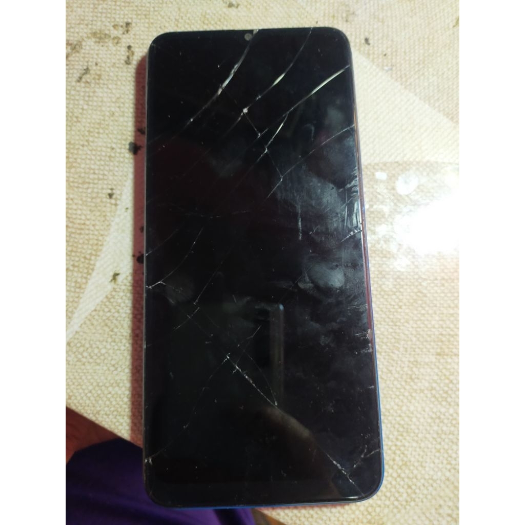 kesing  hotwav k3 bonus lcd....lcd ada bercak sama retak  sentuh gembling anggap aja lcd mah bonus