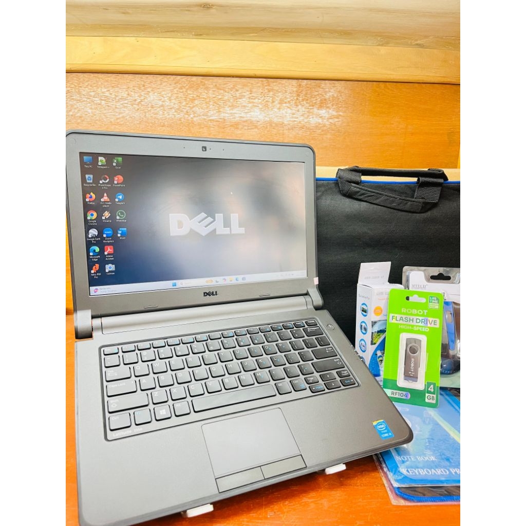 Laptop Dell Latitude 3350,Core I3/Ram 8/SSD 128 GB.Spek terbaik siap diajak tempur berjam-jam