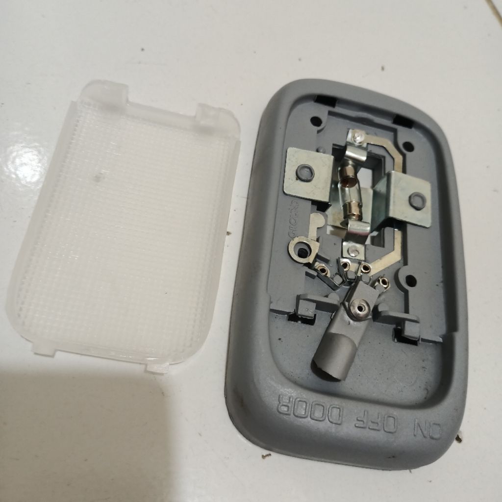 LAMPU PLAFON HINO LOHAN ATAU HINO 500 12V