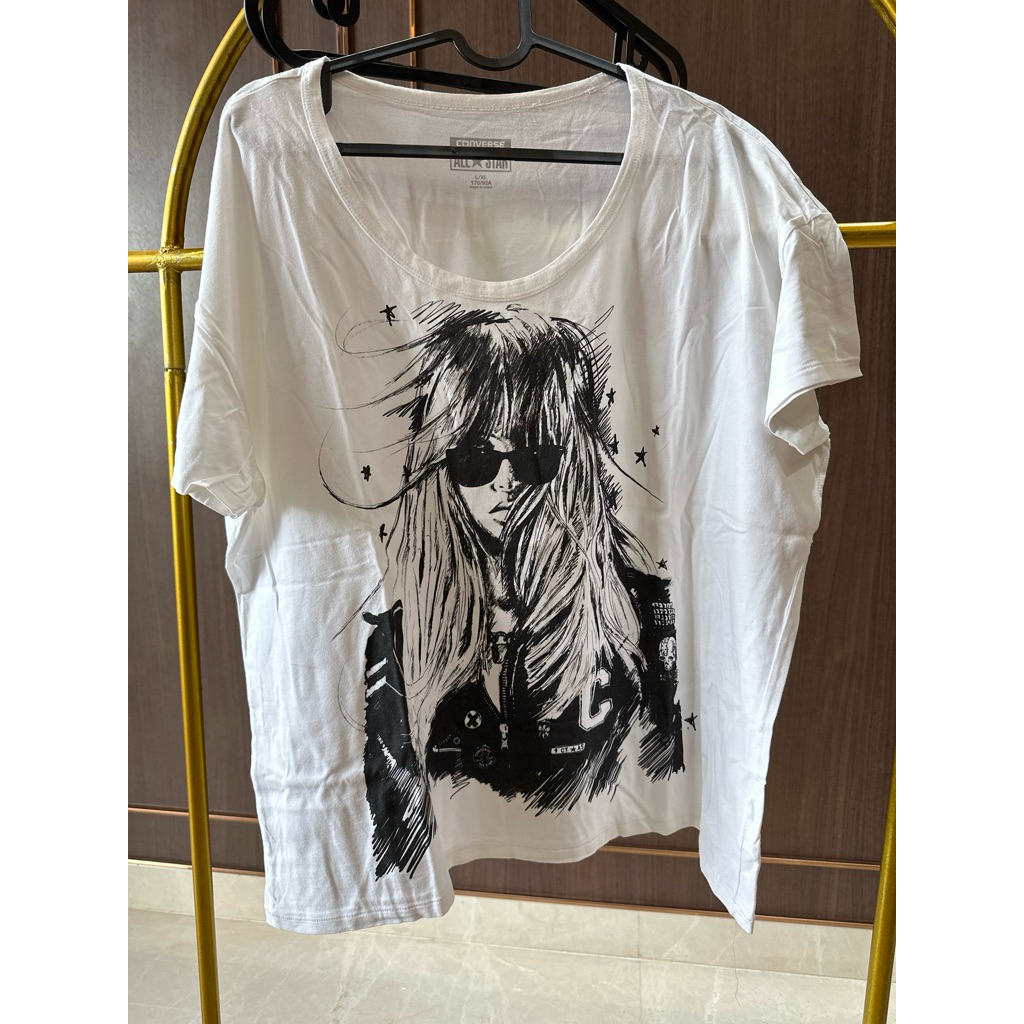 Kaos putih Converse