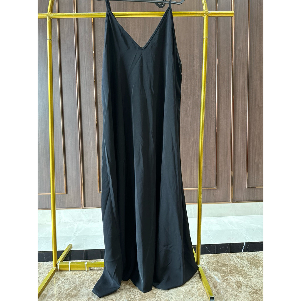 Dress hitam elegan