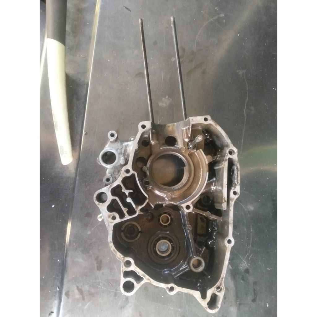 blok tengah crankcase blok mesin bagian kanan Honda Revo fit fi injeksi absolute Revo, Revo fit, Bla