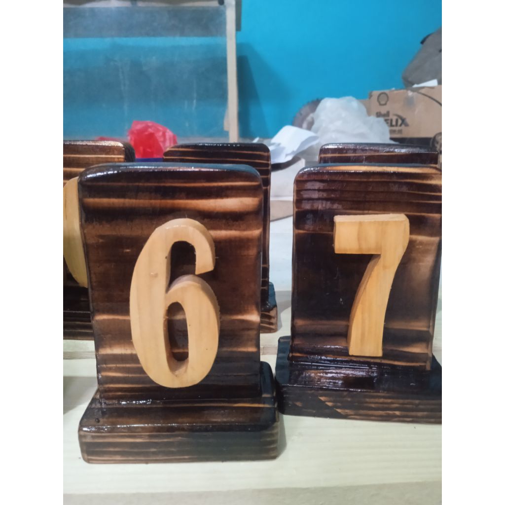 Nomor Meja Kayu Jati Belanda