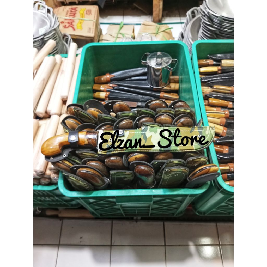 Golok baja gagang kayu per sarung motif abri loreng