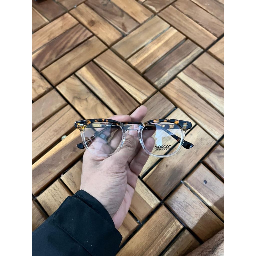 kacamata moscot