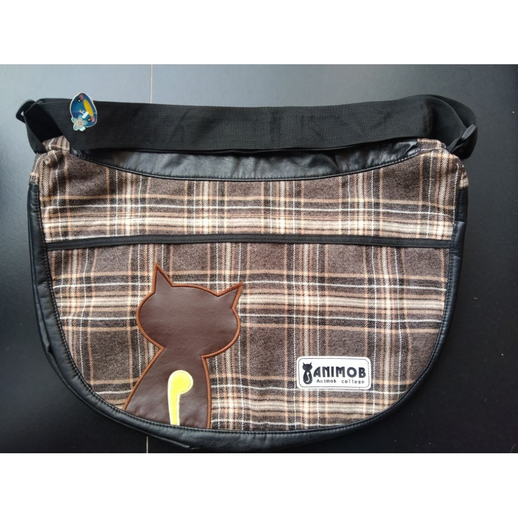 tas kotak coklat lucu