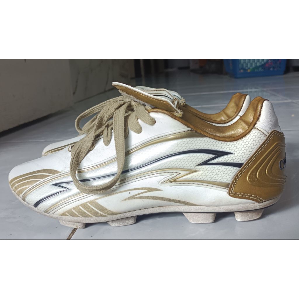 Sepatu bola Ardiles size 38