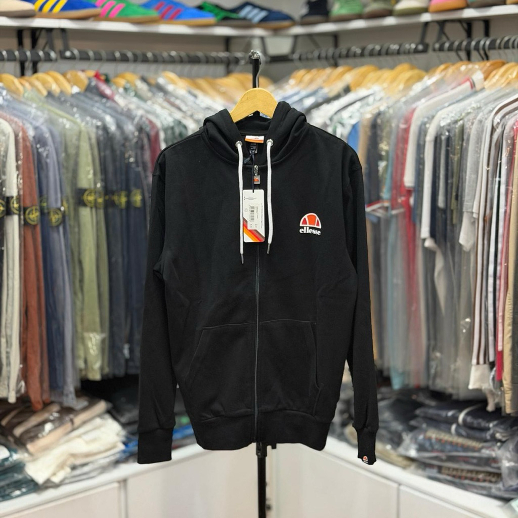 Zip Hoodie Ellesse Melbourne Black BNWT Original 100% Size : XS ( 69 X 52 ) L ( 74 X 56 )Model tingg