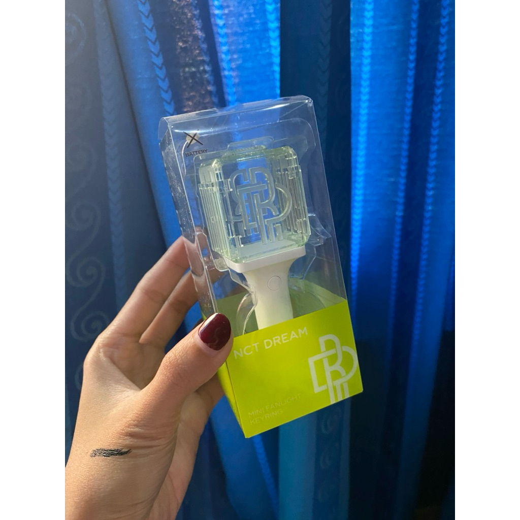 PRELOVED BUT LIKE NEW SMTOWN - NCT DREAM SM Mini Fanlight Keyring Light Stick. 100% ORIGINAL SM OFFI