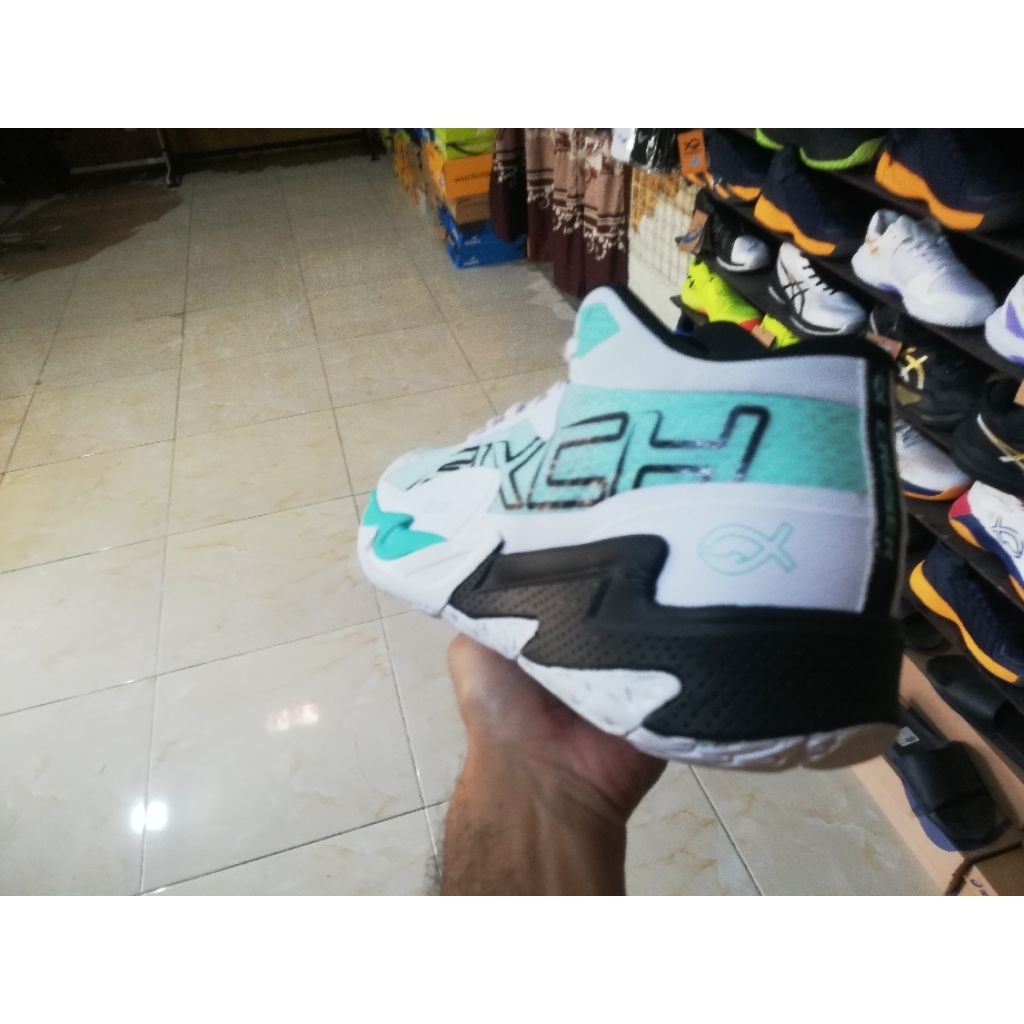 sepatu voli cruiser