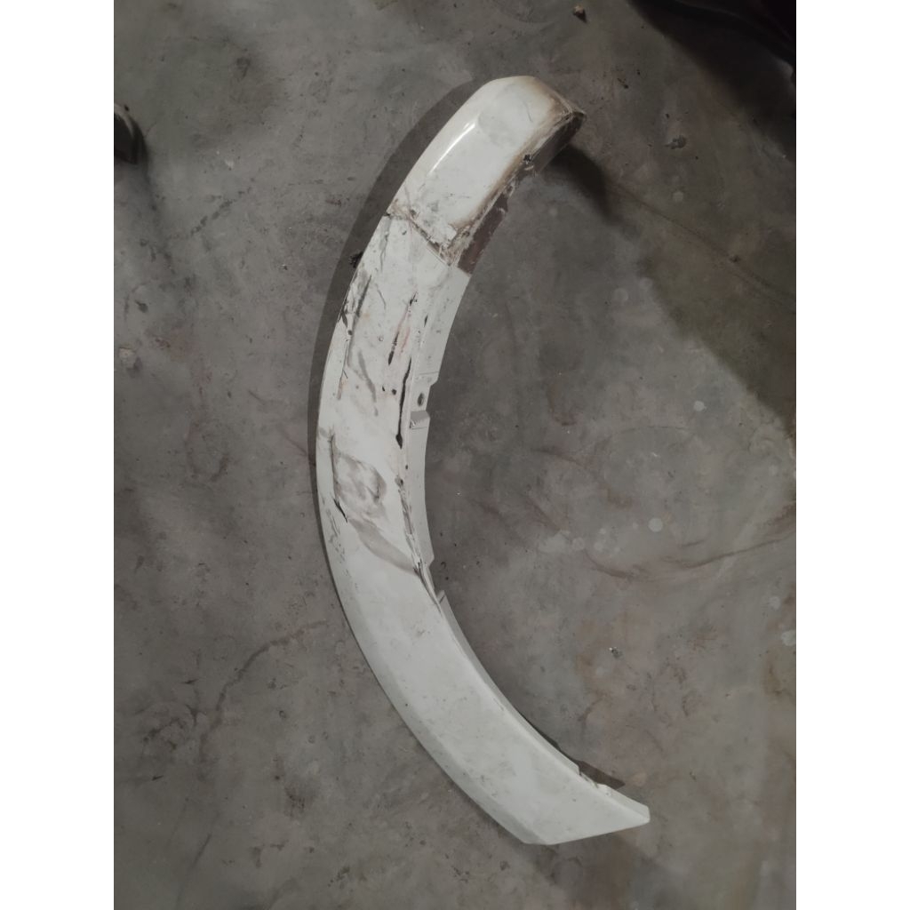 Molding quater kiri Toyota Rush 2015