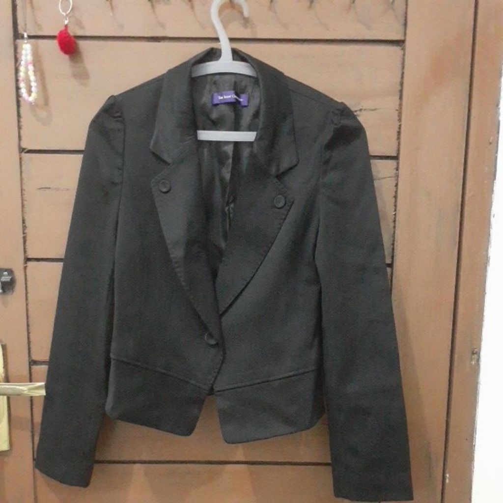 preloved jas atau blezer hitam wanita
