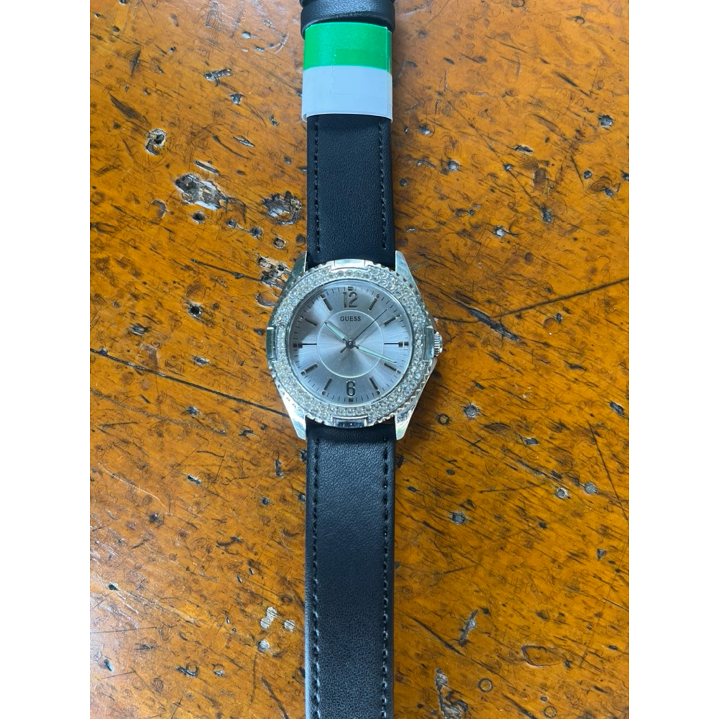 Jam Guess Cewe permata