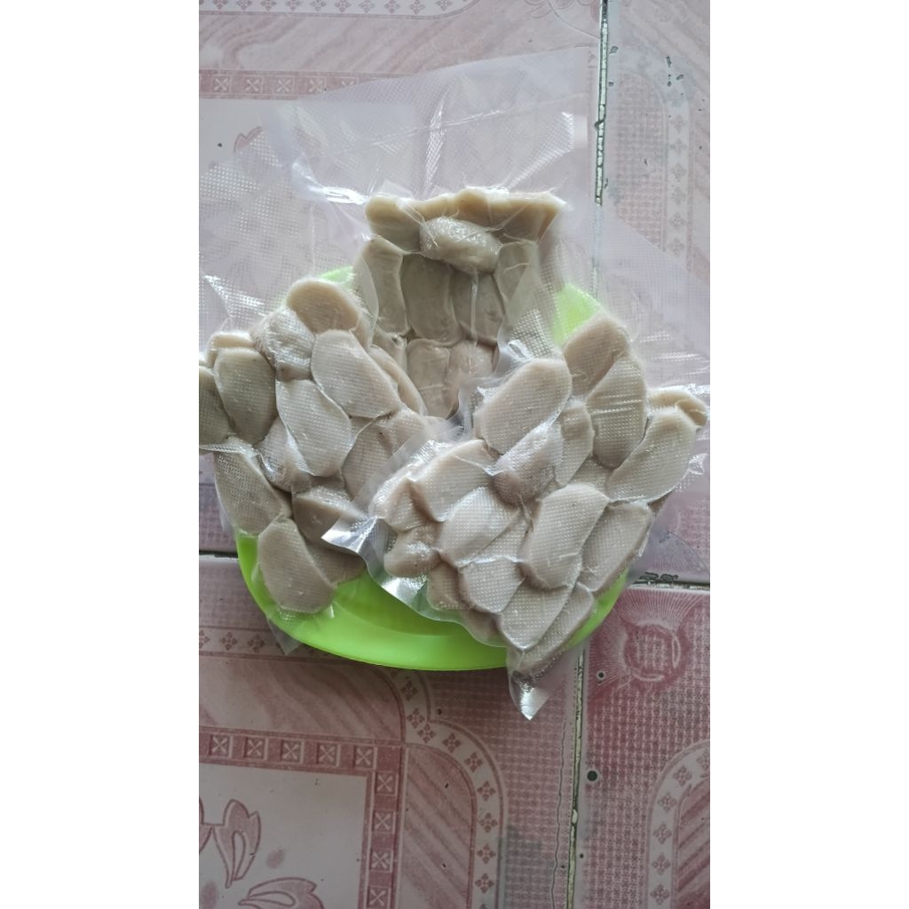 Bontot ikan payus mentah makanan khas DOMAS BANTEN