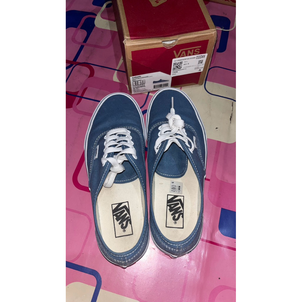 vans authentic navy second size 40,5