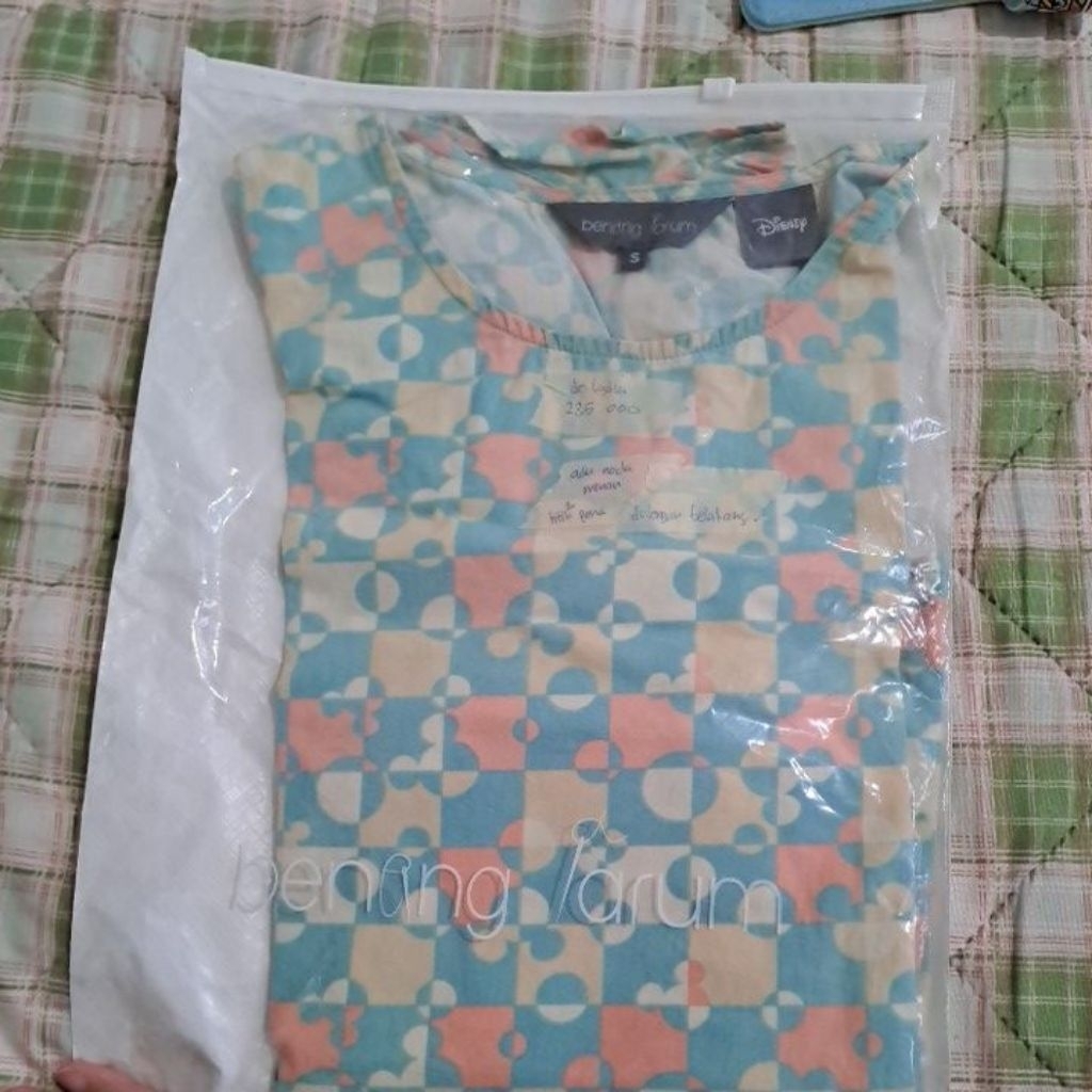 Benang jarum x Disney Atasan