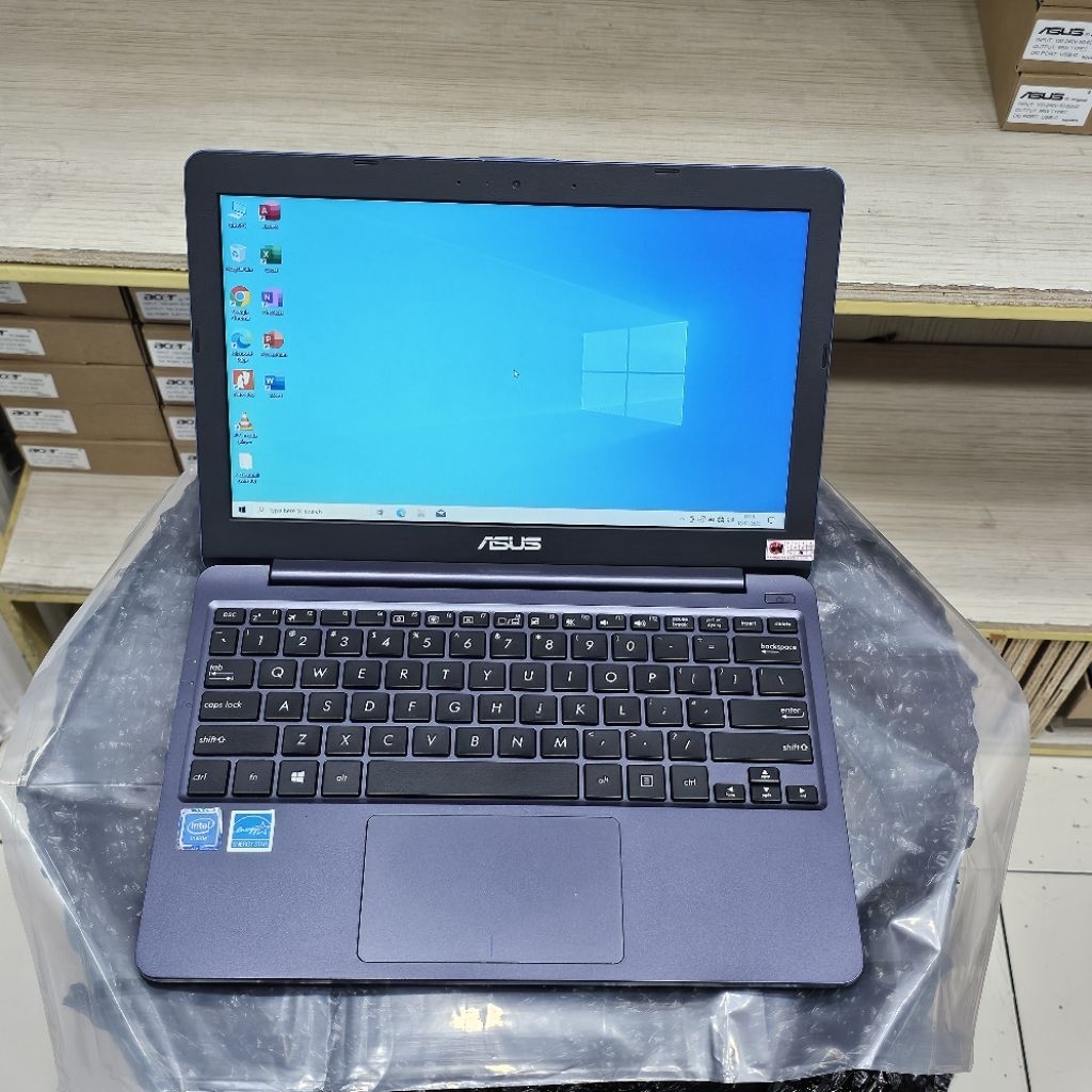 Laptop Notebook Asus E203M RAM 4GB SSD 256GB Layar 11inch Laptop kecil Kwalitas terbaik
