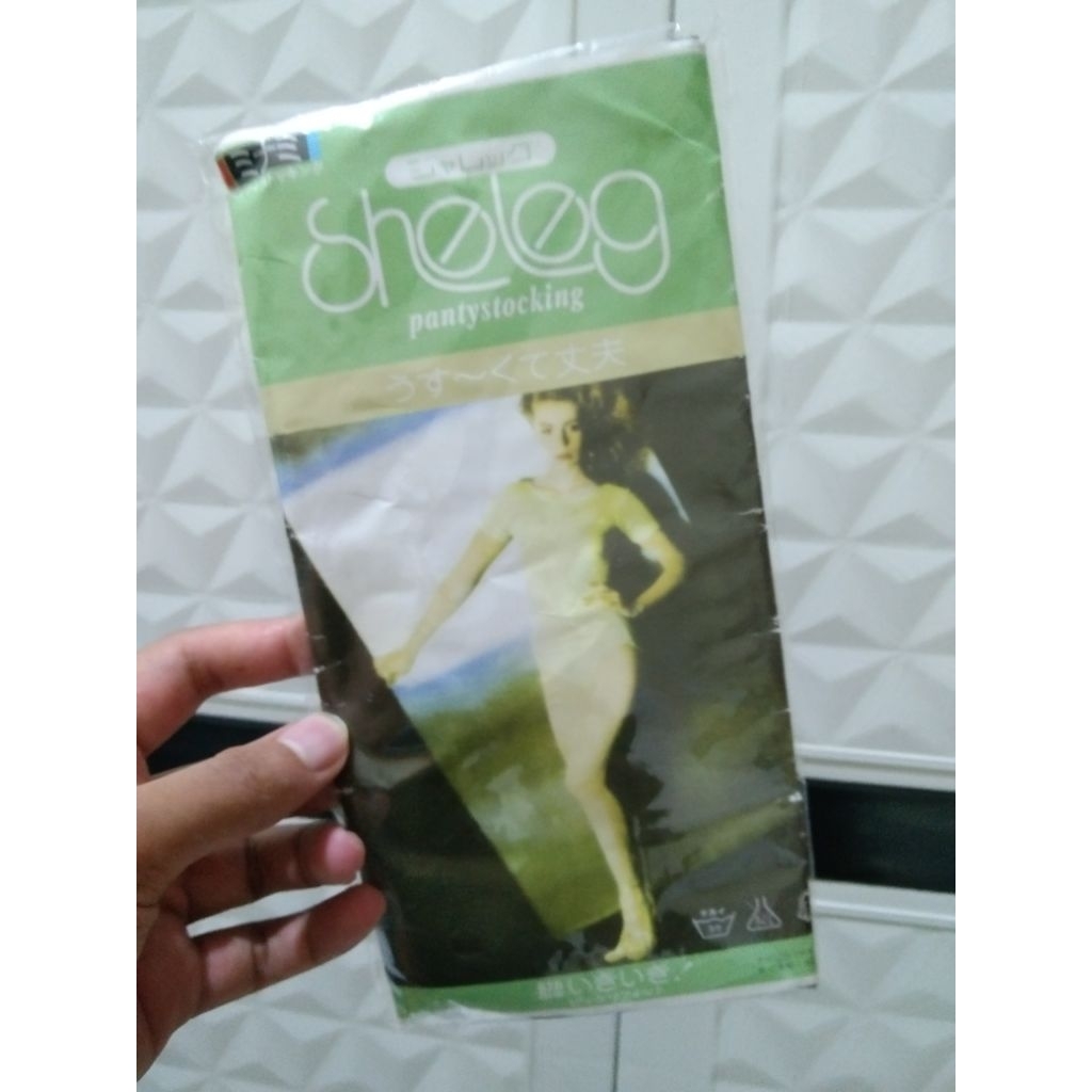 Stocking celana warna hitam