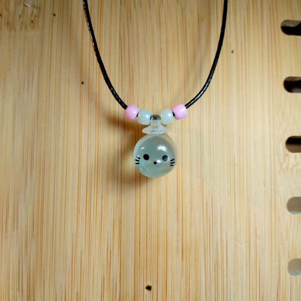 kalung anjing laut glow in the dark kalung lucu kalung karakter kalung unik kalung glow in the dark